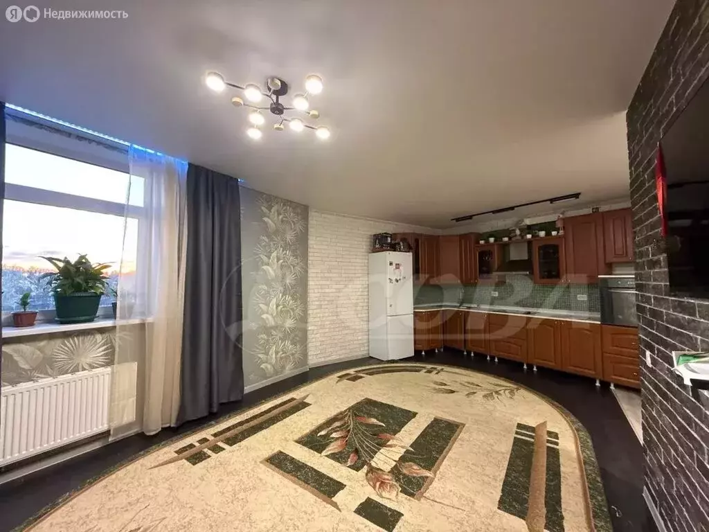 2-комнатная квартира: Тюмень, улица Первооткрывателей, 8 (77.1 м) - Фото 1