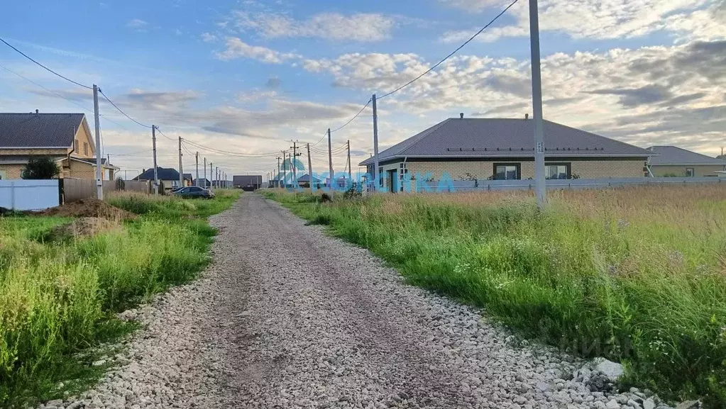 Участок в Татарстан, Тукаевский район, д. Азьмушкино, Подсолнухи мкр ... - Фото 0