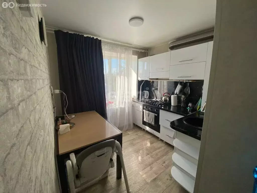 3-комнатная квартира: Сарапул, улица Азина, 17 (56.5 м) - Фото 0