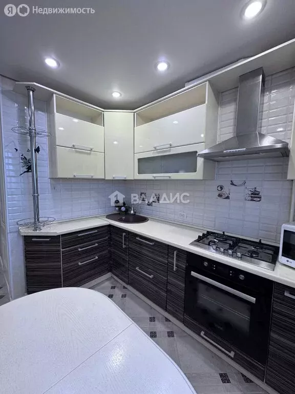 3-комнатная квартира: Белгород, улица Есенина, 20А (72 м) - Фото 1