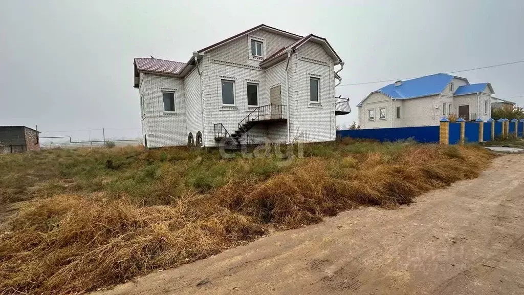 Дом в Астраханская область, Астрахань ул. Владимира Высоцкого (427 м) - Фото 1