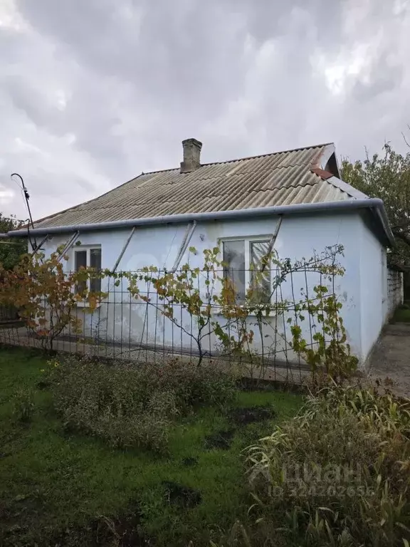 Дом в Крым, Сакский район, с. Сизовка ул. Свердлова (45 м) - Фото 1