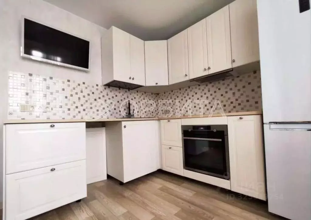 2-к кв. Тюменская область, Тюмень ул. Федюнинского, 56 (58.6 м) - Фото 1