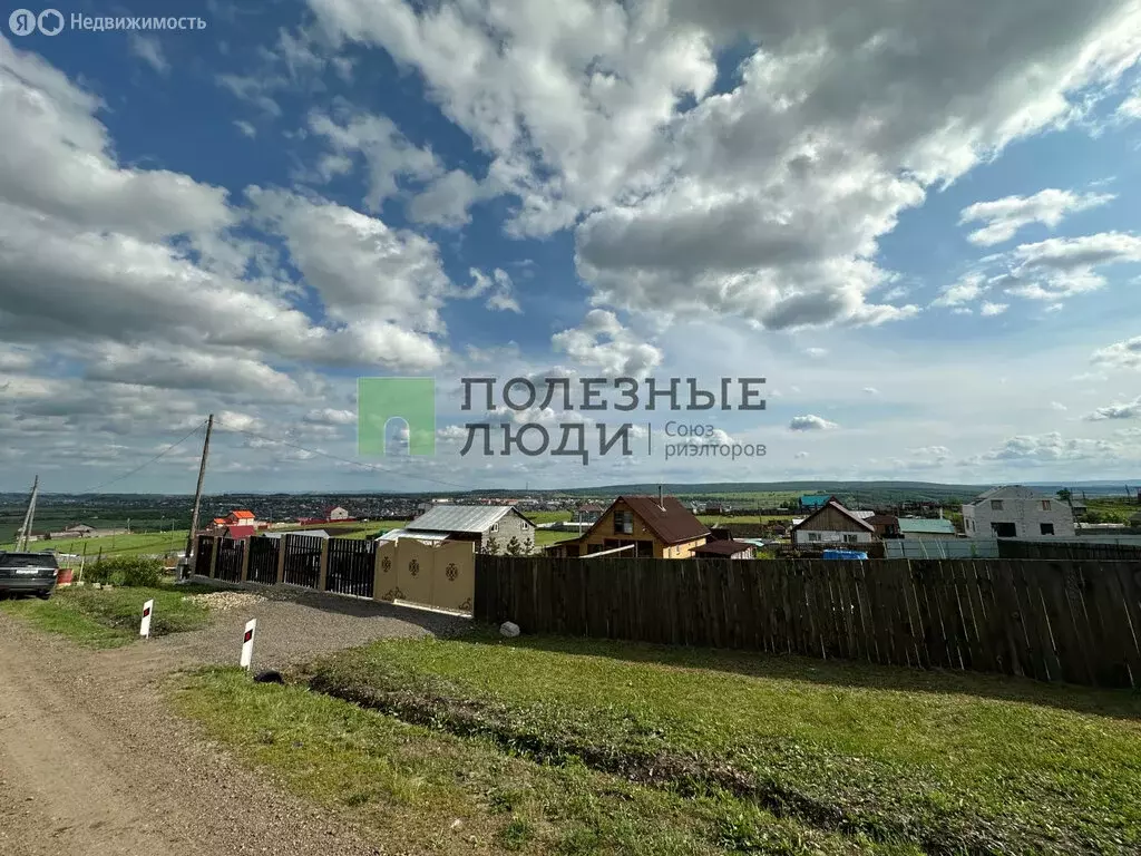 Участок в посёлок городского типа Емельяново, Хрустальная улица (10 м) - Фото 0