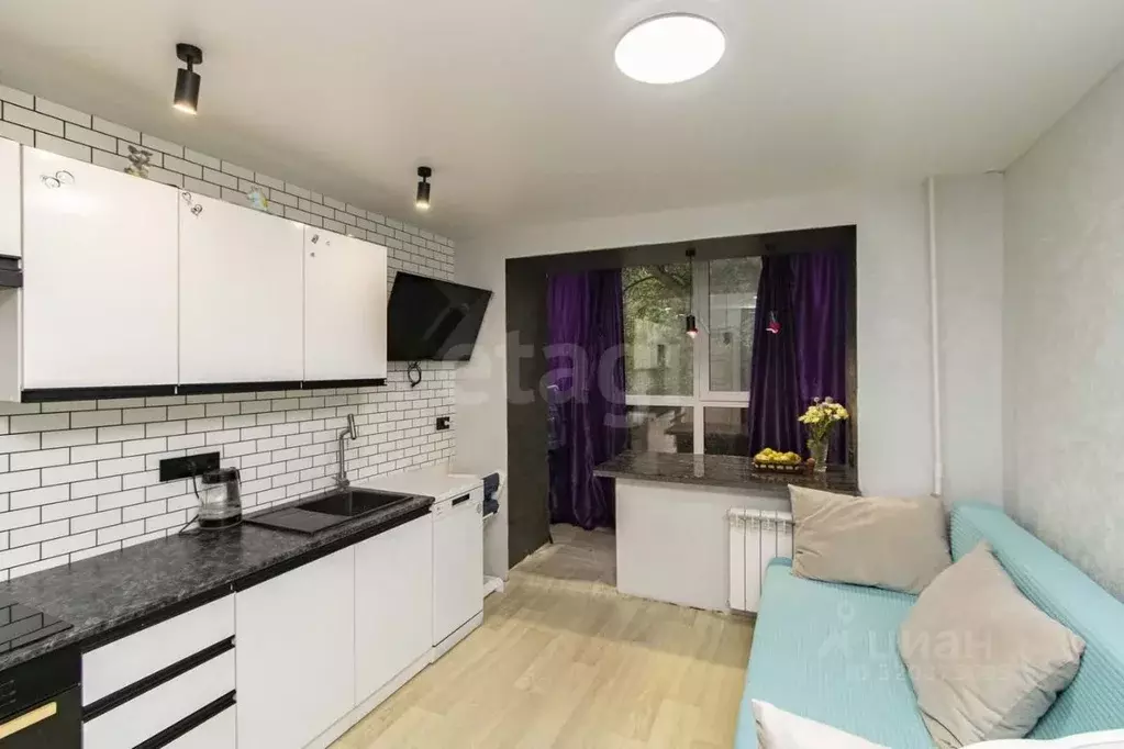 2-к кв. Тюменская область, Тюмень ул. 50 лет ВЛКСМ, 105 (46.8 м) - Фото 1