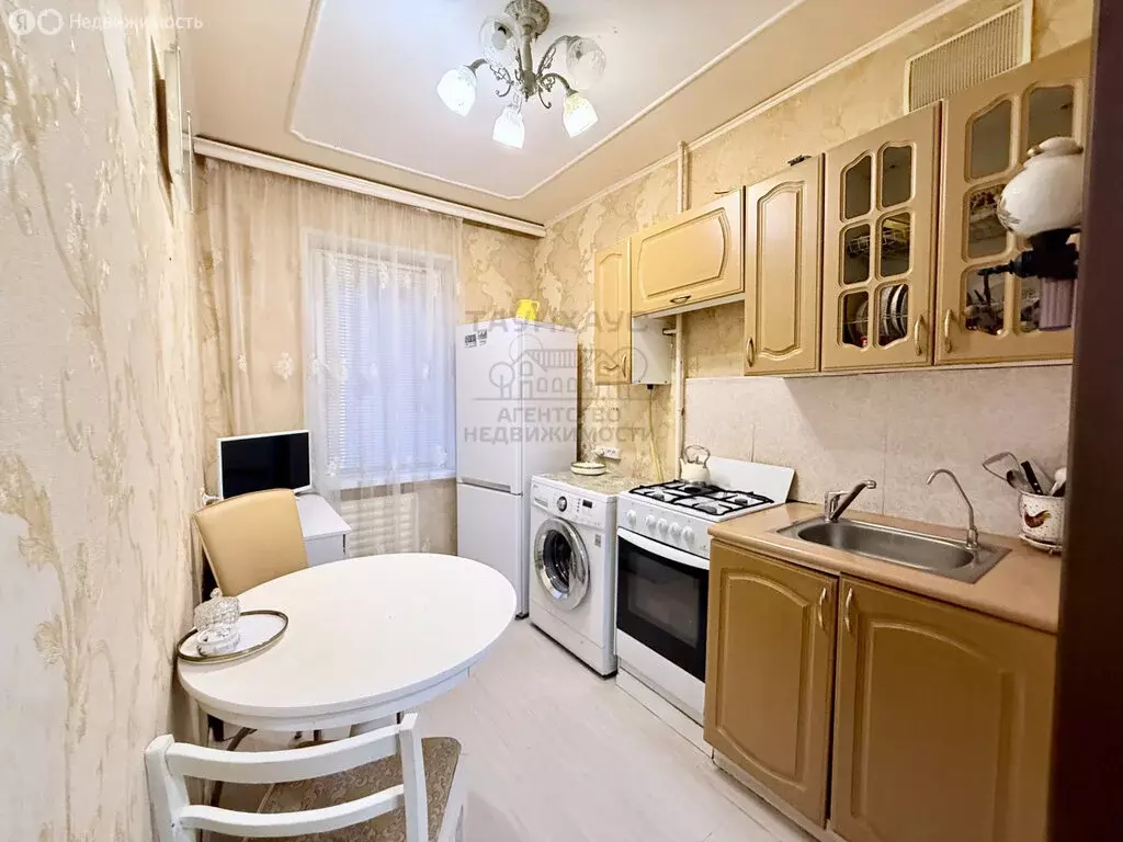 3-комнатная квартира: Нефтекамск, улица Дзержинского, 20 (60 м) - Фото 1