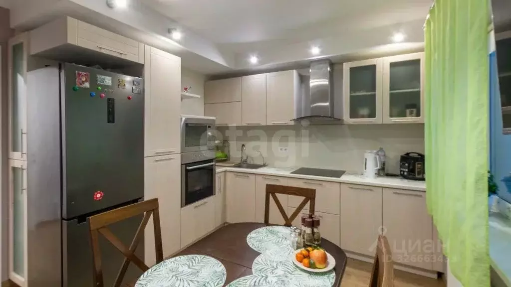 2-к кв. Тюменская область, Тюмень ул. Газовиков, 61 (56.8 м) - Фото 2