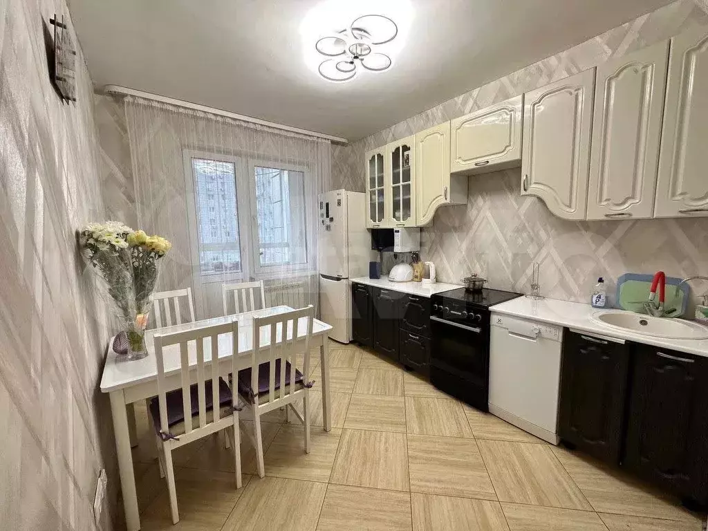 2-к. квартира, 64 м, 4/15 эт. - Фото 1