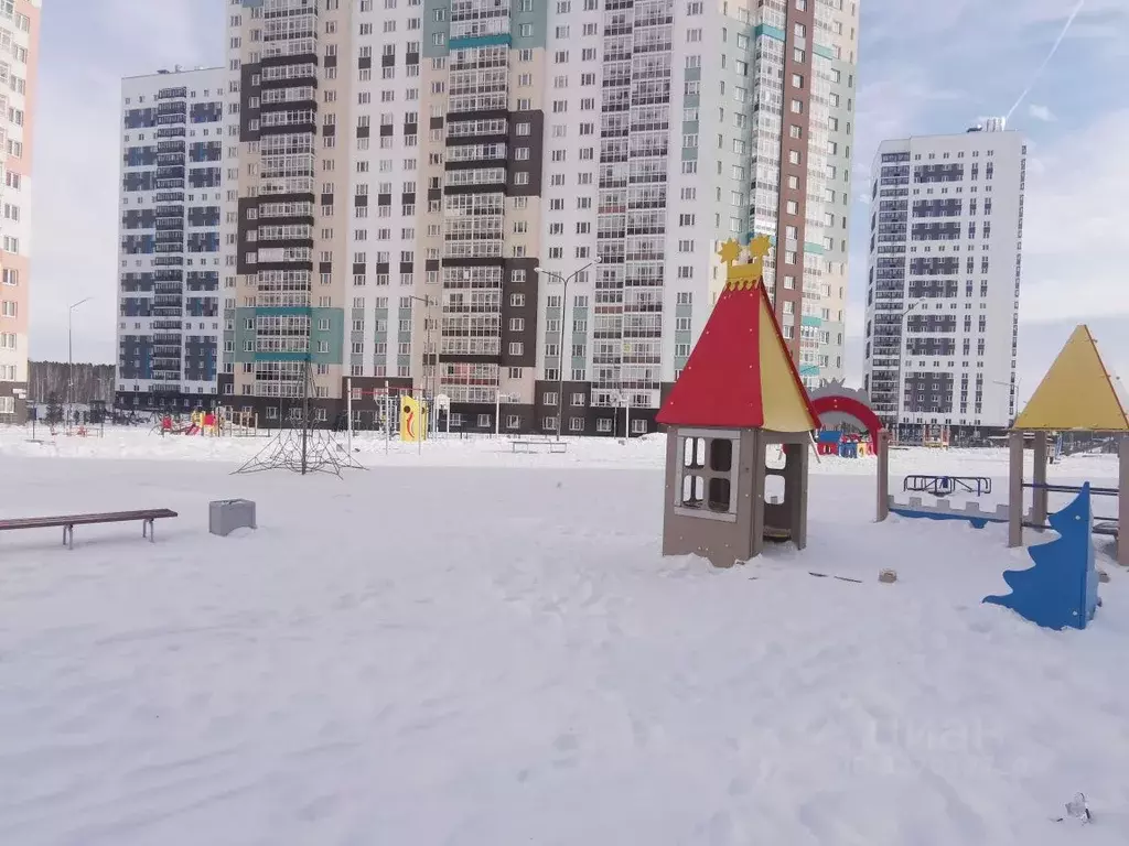 3-к кв. Свердловская область, Екатеринбург ул. Латвийская, 54 (60.0 м) - Фото 2