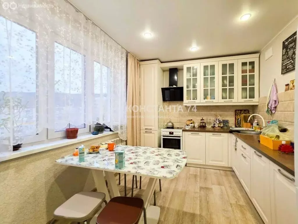 2-комнатная квартира: Миасс, улица Нахимова, 3 (64.8 м) - Фото 1