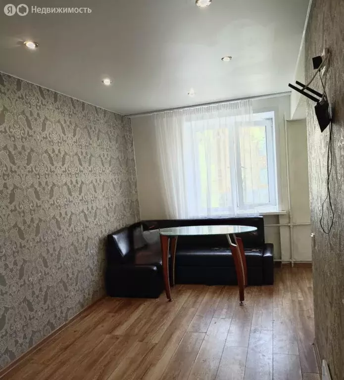 3-комнатная квартира: Киров, улица Большева, 17 (55.3 м) - Фото 1