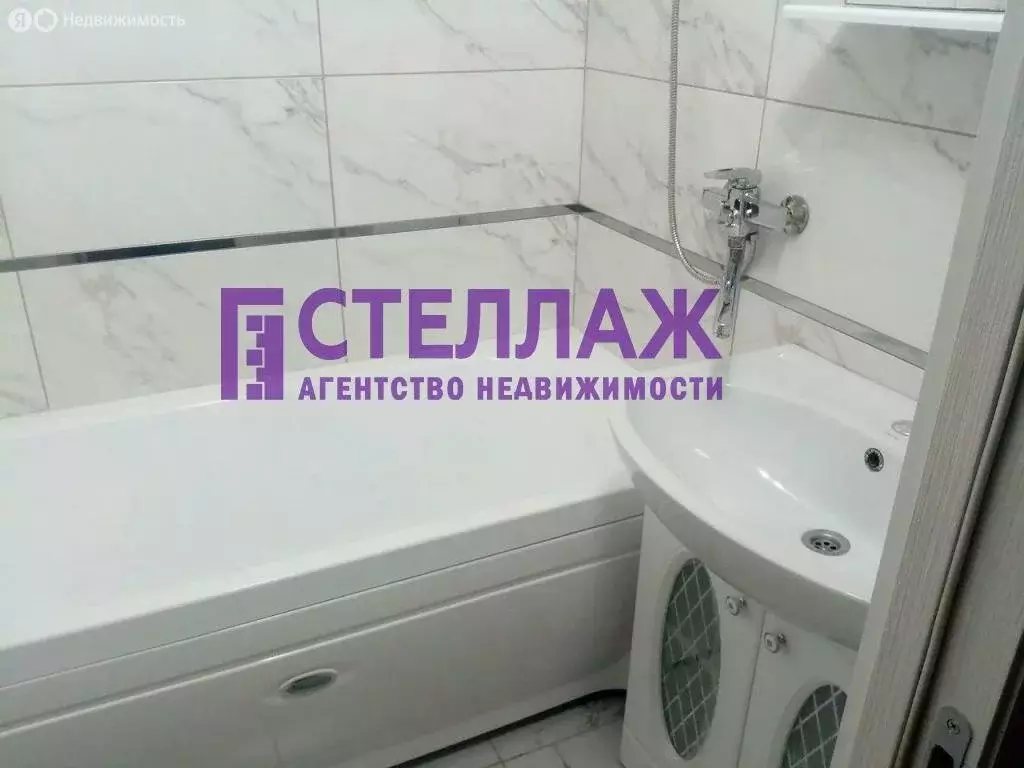 3-комнатная квартира: Керчь, улица Кирова, 111 (70.7 м) - Фото 1