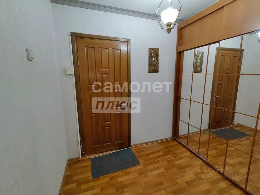 2-к кв. Белгородская область, Старый Оскол Космос мкр, 1А (56.0 м) - Фото 2