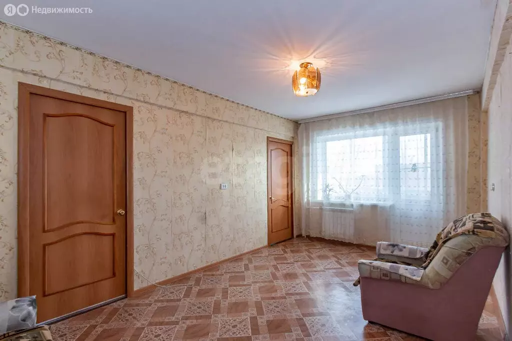 3-комнатная квартира: Омск, микрорайон Городок Нефтяников, улица ... - Фото 1