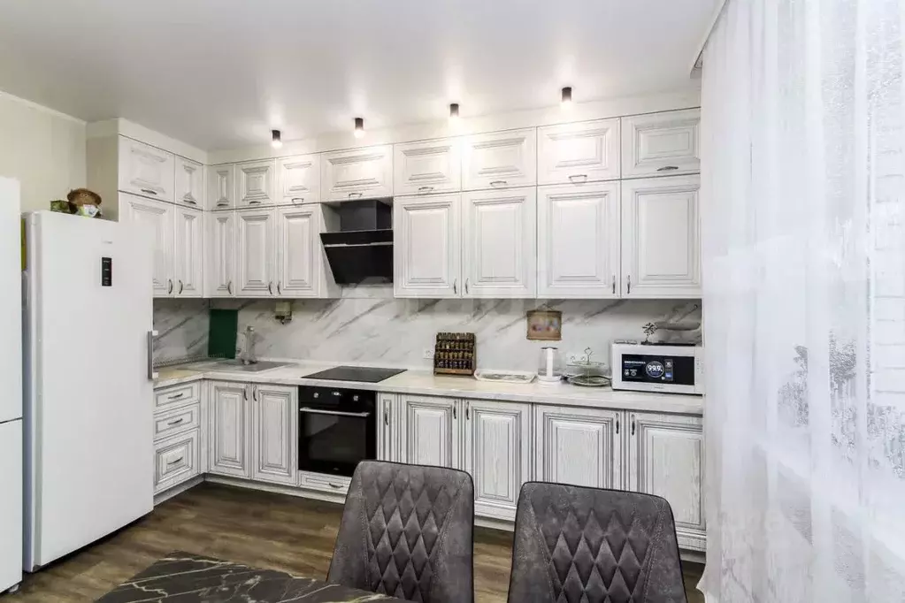 2-к кв. Тюменская область, Тюмень ул. Мельникайте, 2к12 (51.1 м) - Фото 1