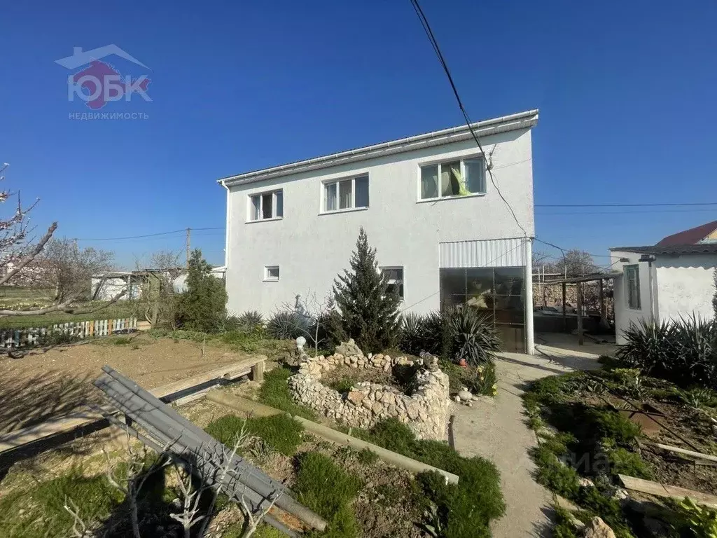 Дом в Крым, Сакский район, Штормовское с/пос, с. Крыловка ул. Мира ... - Фото 1