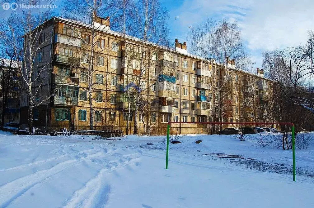 3-комнатная квартира: Казань, улица Шамиля Усманова, 31 (57.6 м) - Фото 0