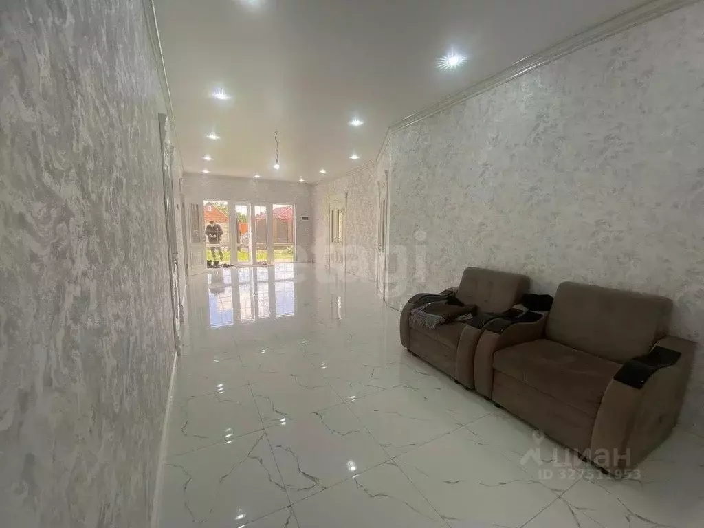 Дом в Ингушетия, Назрановский район, Кантышево с/пос, с. Кантышево ул. ... - Фото 1