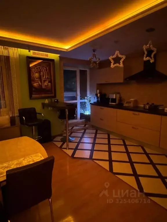 3-к кв. Омская область, Омск Хлебная ул., 33 (106.0 м) - Фото 1