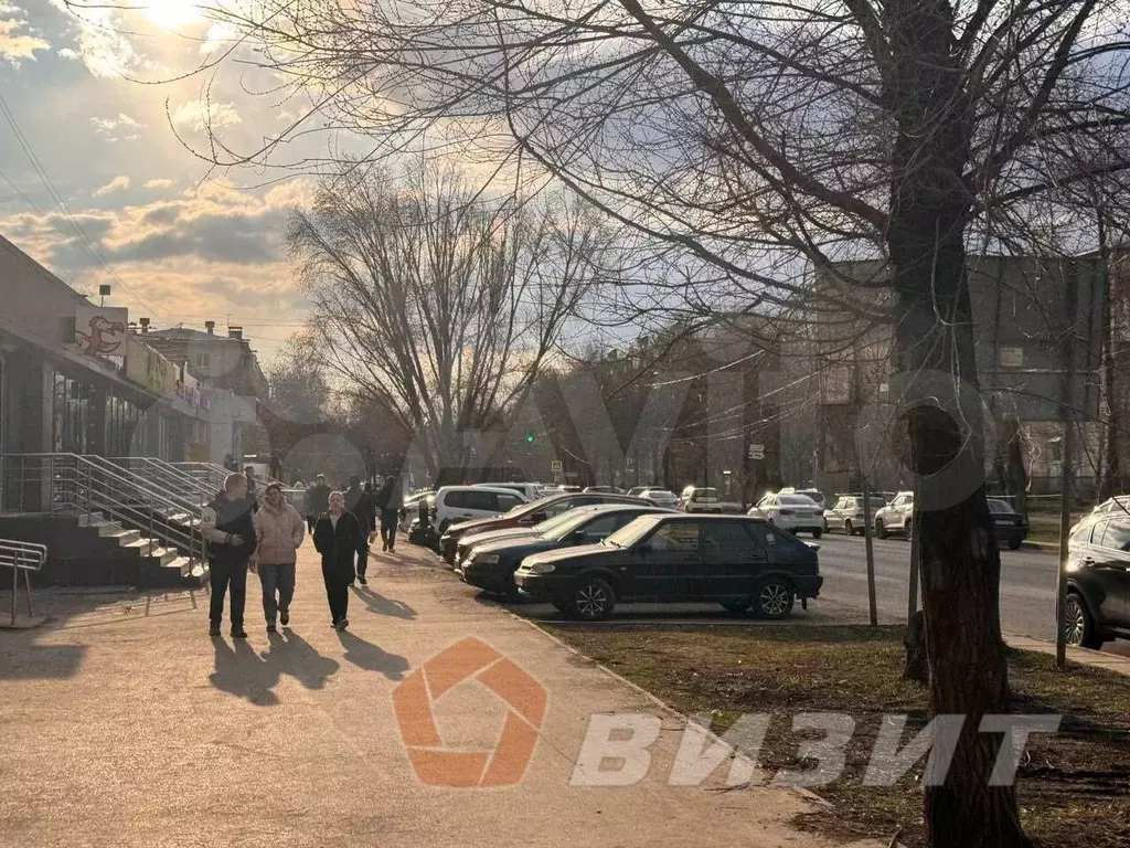Торговое помещение с парковкой и витражами - Фото 1