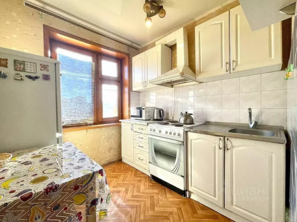 2-к кв. Белгородская область, Старый Оскол Жукова мкр, 8 (43.7 м) - Фото 0