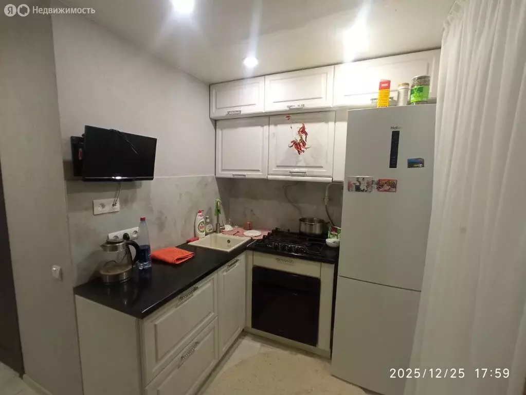 3-комнатная квартира: Волгоград, улица Генерала Ватутина, 8 (58.3 м) - Фото 1