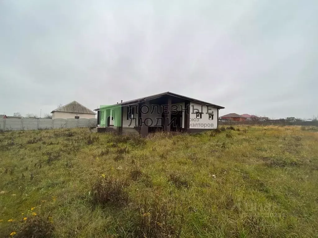 Дом в Белгородская область, Корочанский район, Мелиховское с/пос, с. ... - Фото 1