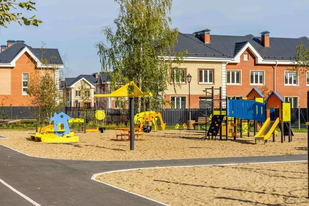 3-к кв. Тюменская область, Тюмень ул. Александра Звягина, 12 (61.4 м) - Фото 0