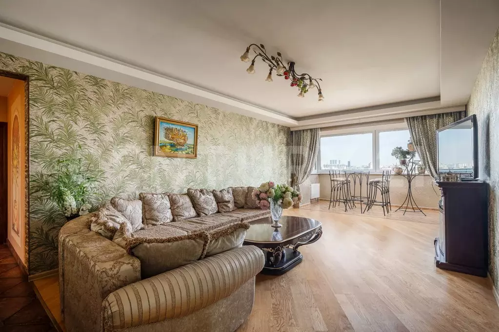 Продается 4-комнатная квартира - Фото 1