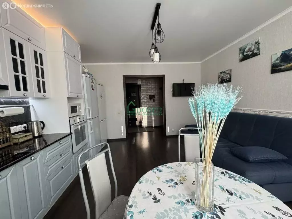 2-комнатная квартира: Тобольск, 15-й микрорайон, 23 (57.7 м) - Фото 1