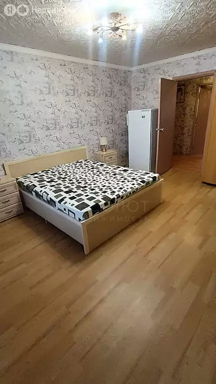 3-комнатная квартира: Пересвет, улица Чкалова, 3 (62 м) - Фото 0