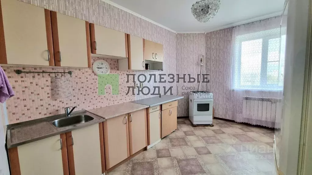 2-к кв. Астраханская область, Астрахань ул. Куликова, 44А (80.5 м) - Фото 0
