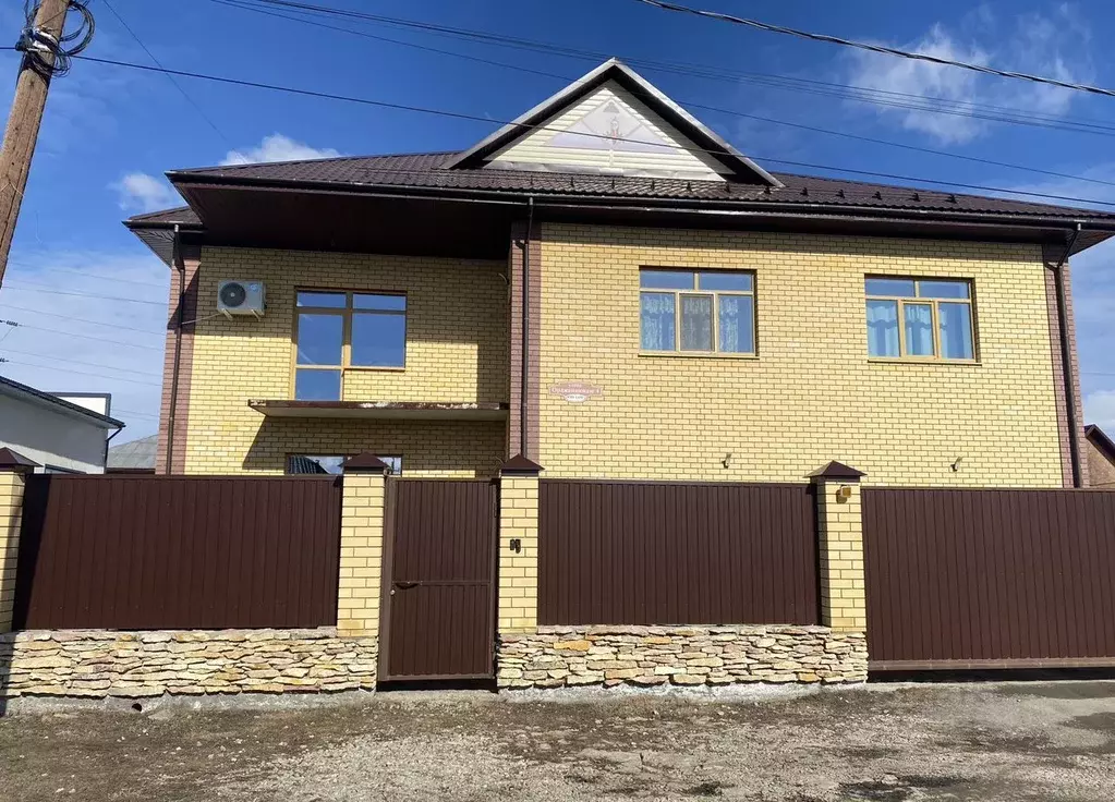 Дом в Свердловская область, Артемовский ул. Орджоникидзе (260 м) - Фото 1