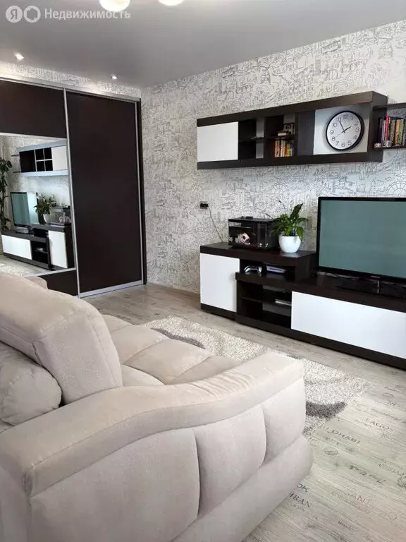 2-комнатная квартира: Екатеринбург, улица Металлургов, 10А (42 м) - Фото 1