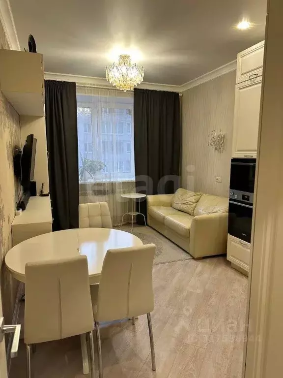 2-к кв. Тюменская область, Тюмень ул. Кузнецова, 15 (82.4 м) - Фото 0