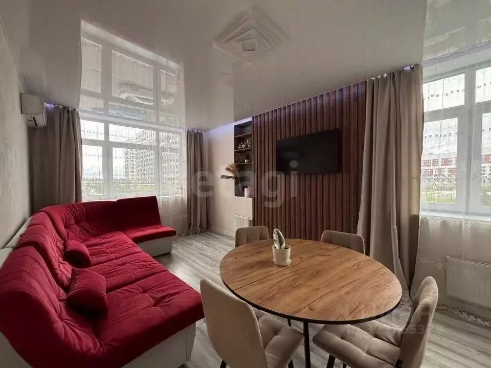 2-к кв. Тюменская область, Тюмень ул. Тимофея Чаркова, 83 (65.0 м) - Фото 1