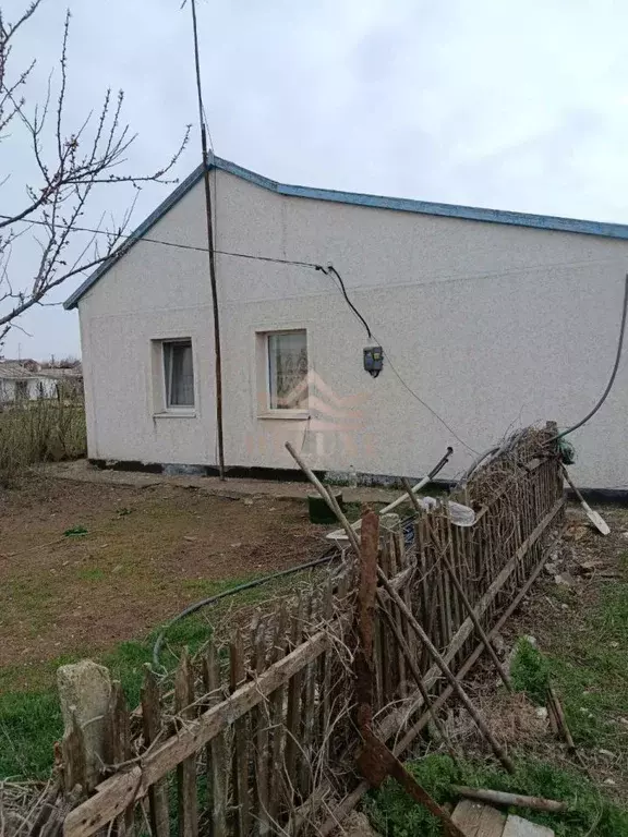 Дом в Крым, Сакский район, Ромашкинское с/пос, с. Колоски ул. Ленина ... - Фото 0