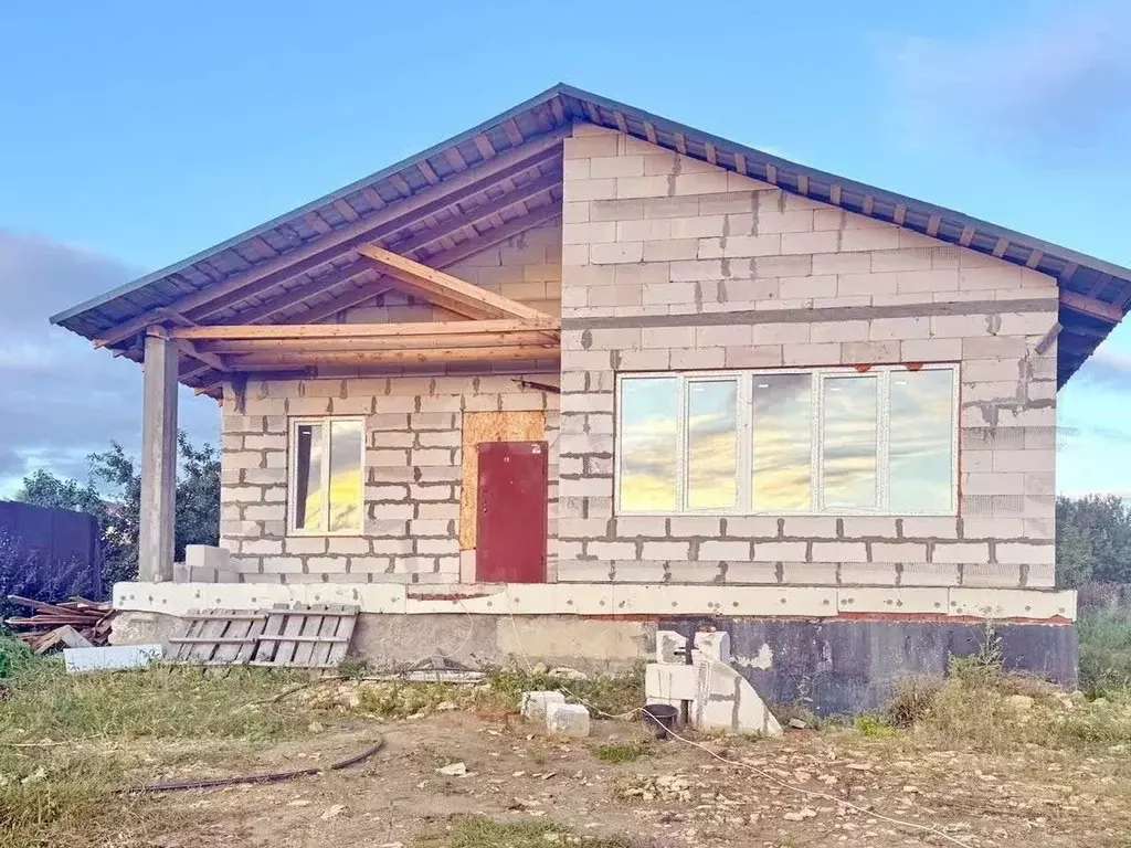 Дом в Калужская область, Калуга городской округ, д. Желыбино ул. ... - Фото 1