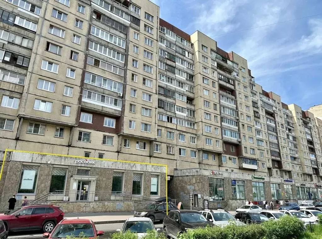 Торговая площадь в Санкт-Петербург просп. Большевиков, 3 (73 м) - Фото 1