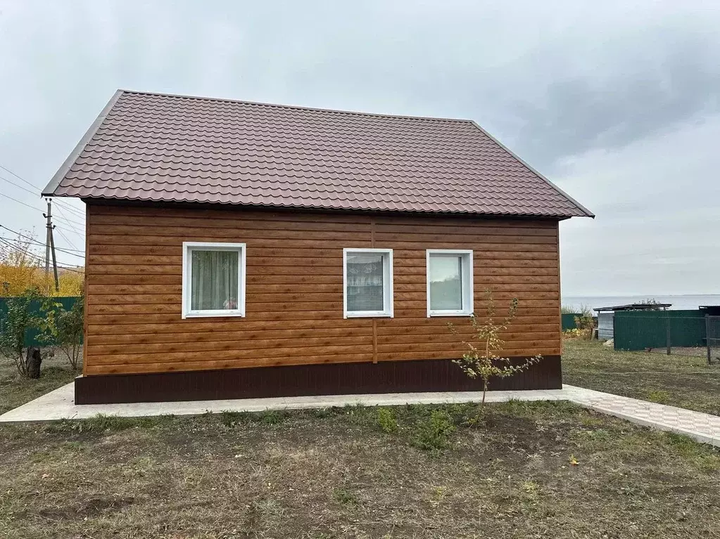 Дом в Саратовская область, Хвалынск ул. Российской Республики, 1Л (80 ... - Фото 0