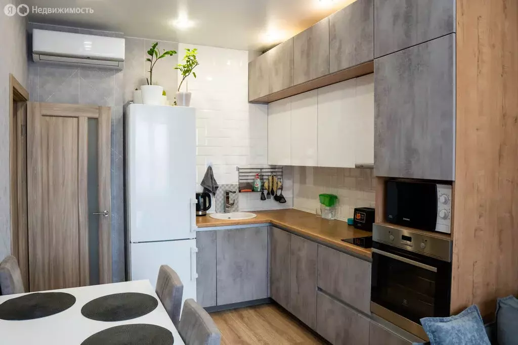 3-комнатная квартира: Новосибирск, 2-я Обская улица, 154 (78.4 м) - Фото 1