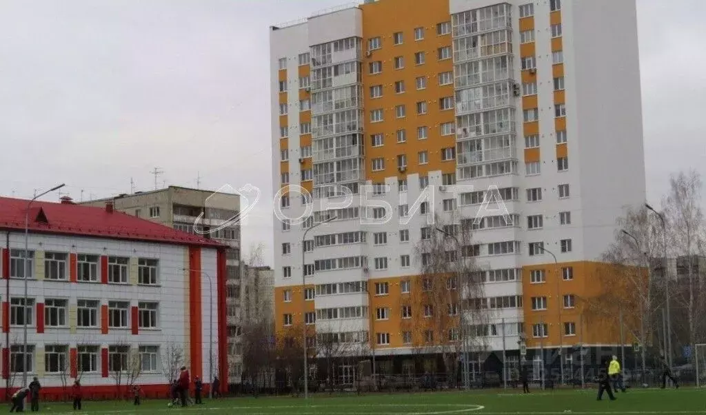 1-к кв. Тюменская область, Тюмень ул. Муравленко, 10 (49.1 м) - Фото 2