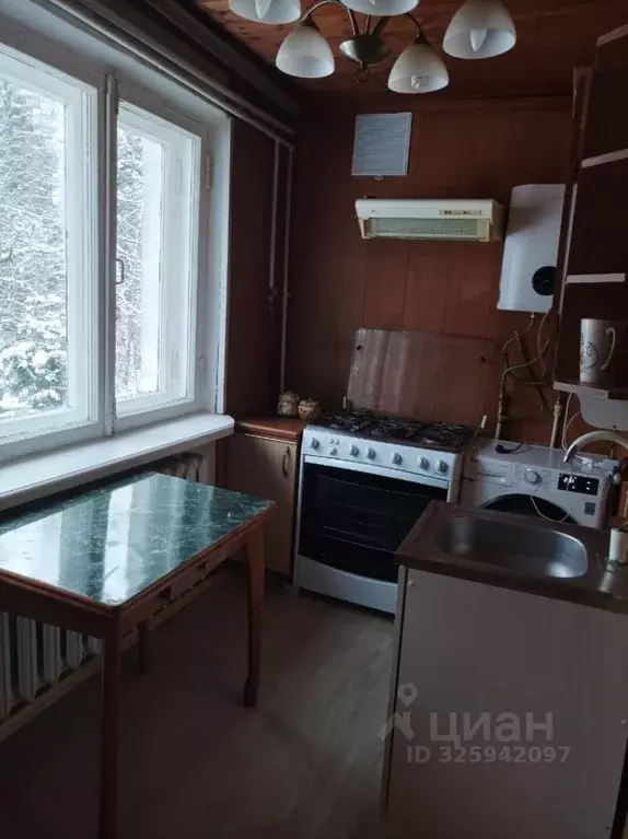 2-к кв. Московская область, Серпухов Школьная ул., 3 (41.0 м) - Фото 2