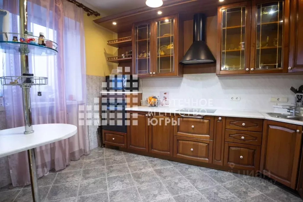4-к кв. Ханты-Мансийский АО, Ханты-Мансийск ул. Рознина, 46 (148.0 м) - Фото 1