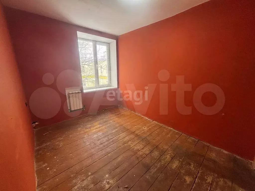 Комната 10,8 м в 6-к., 2/2 эт. - Фото 0