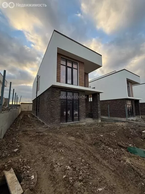 Дом в Анапа, улица Ивана Голубца (300 м) - Фото 1