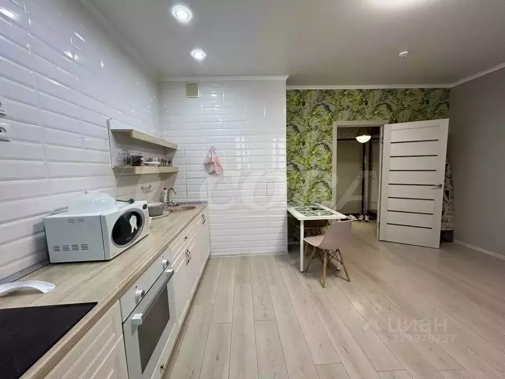 Студия Тюменская область, Тобольск 15-й мкр, 17 (30.0 м) - Фото 1