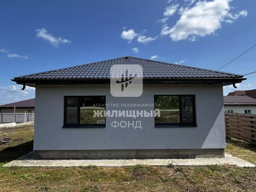 Дом в Саратовская область, с. Усть-Курдюм ул. Мусы Джалиля (100 м) - Фото 1