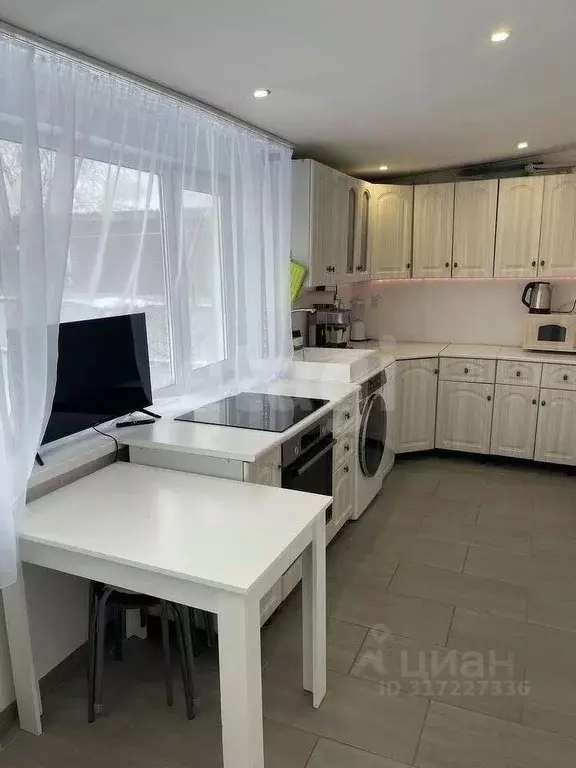 Дом в Ямало-Ненецкий АО, Новый Уренгой проезд Ялтинский, 27 (70 м) - Фото 1