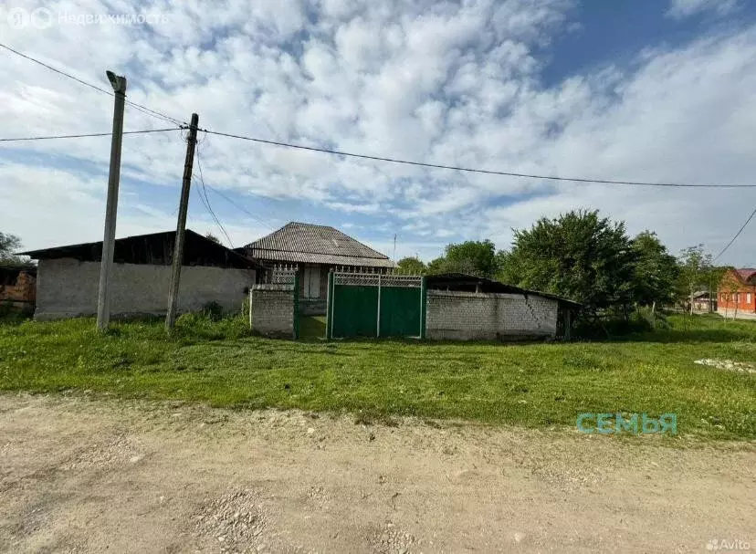 Дом в село Сунжа, Колхозная улица, 23 (140 м) - Фото 1